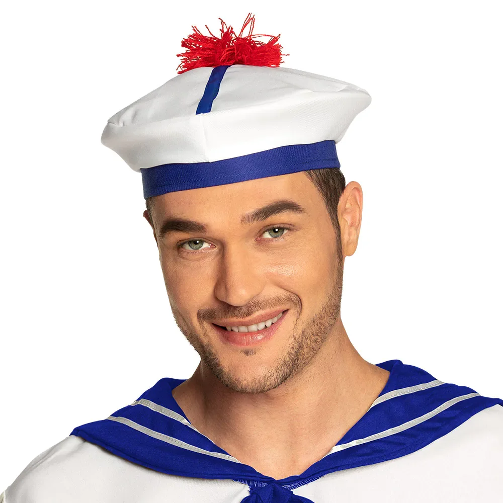 Navy cap - Så undgår du måske søsygen på sejlturen, smiler.